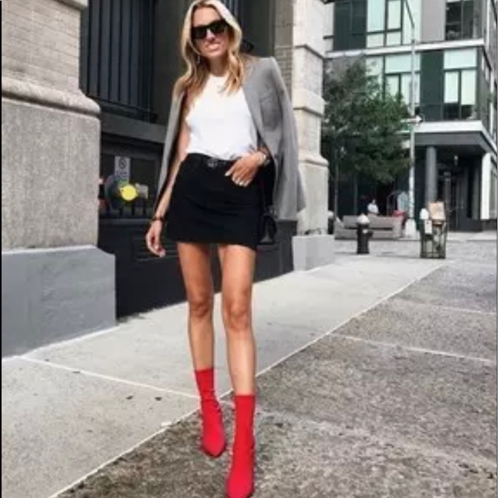 Black skirt with elastic waist